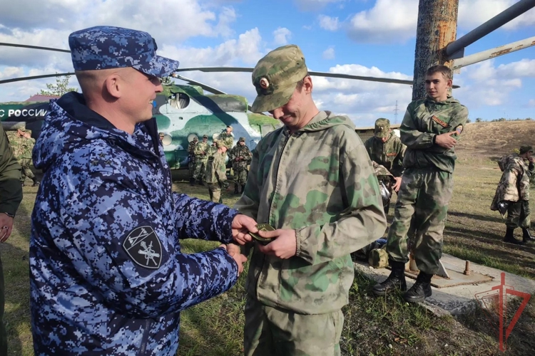 Под руководством Управления Росгвардии по Саратовской области успешно завершились учебно-методические сборы «Гвардейская тропа» для студентов Гвардейской смены(ВИДЕО)